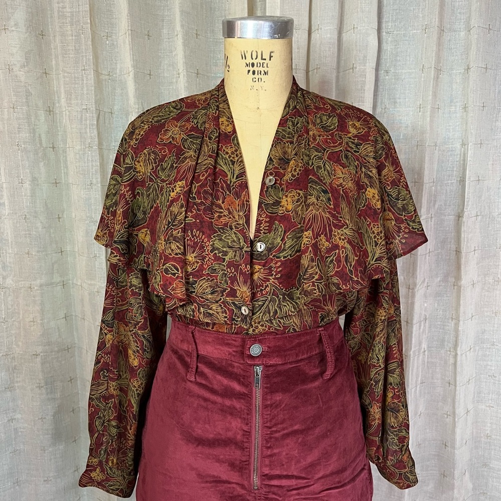 True vintage patterned blouse
